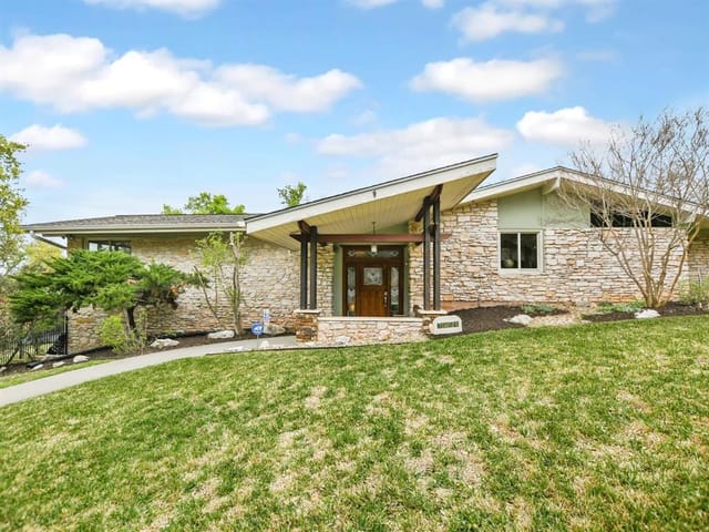 3502 ARROWHEAD Dr