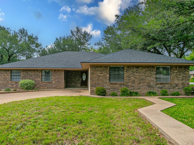 3502 Elm Dr