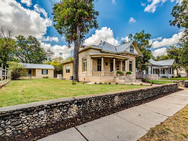 351 N Guenther Ave