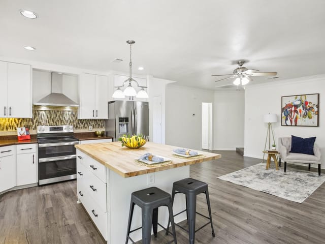 3512 Rip Ford Dr