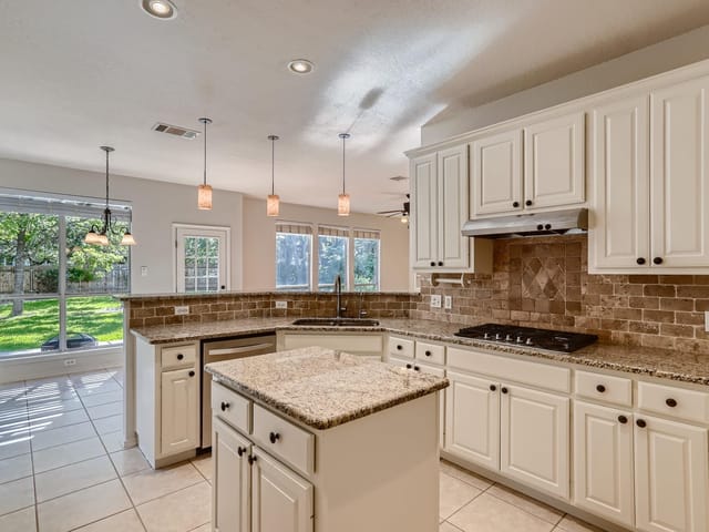 3512 Savoy CT