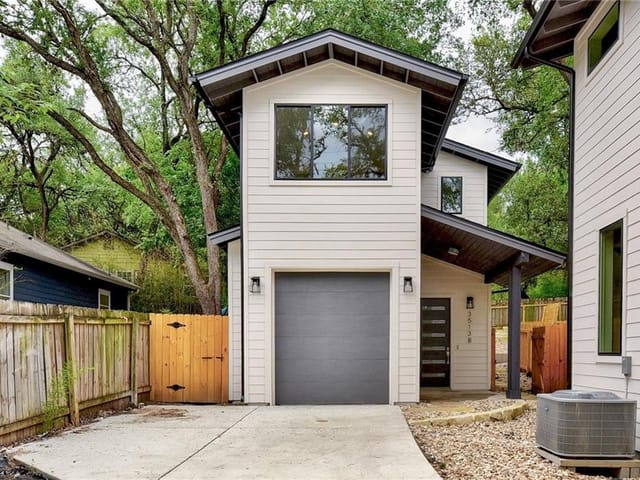 3513 E 12th St Unit #2