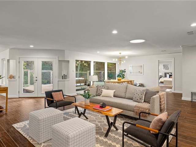 3519 Highland View Dr
