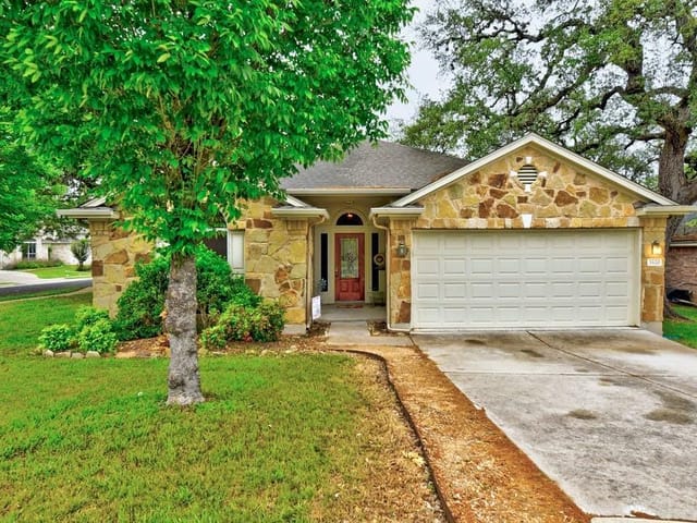 3520 Lynnbrook Dr