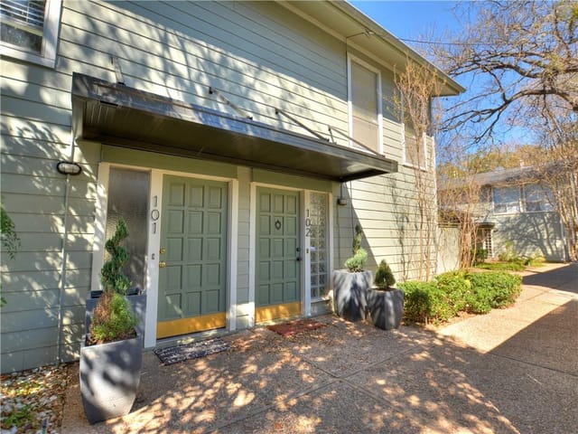 3523 Greystone Dr Unit #102