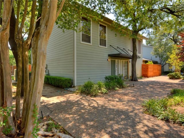 3523 Greystone Dr Unit #108