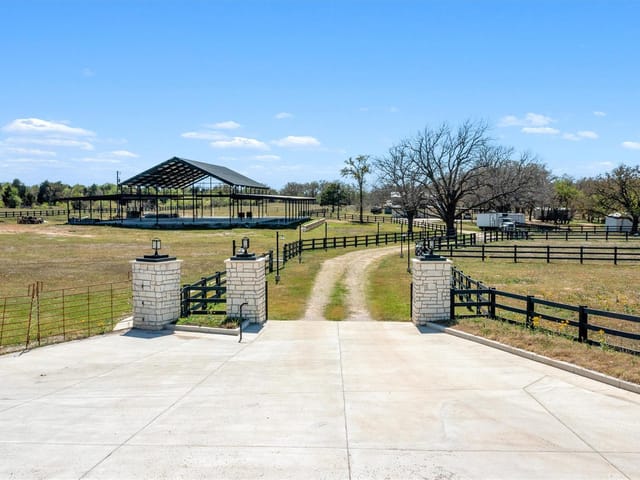 359 N County Line Rd