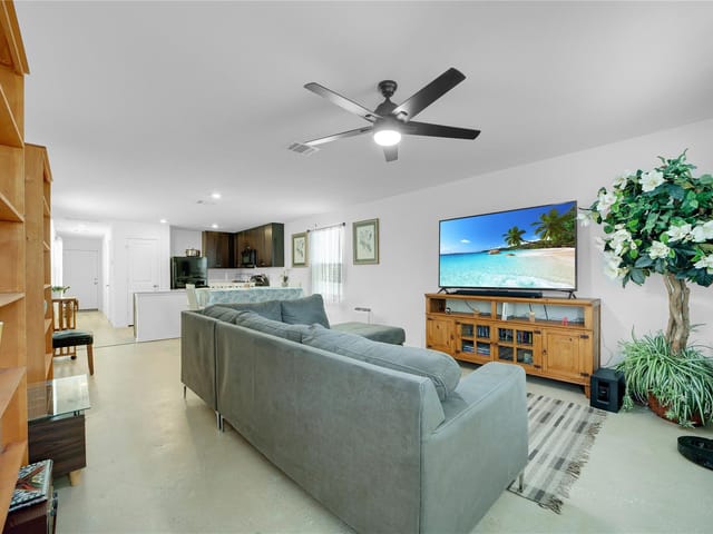 36 Trinity Cir