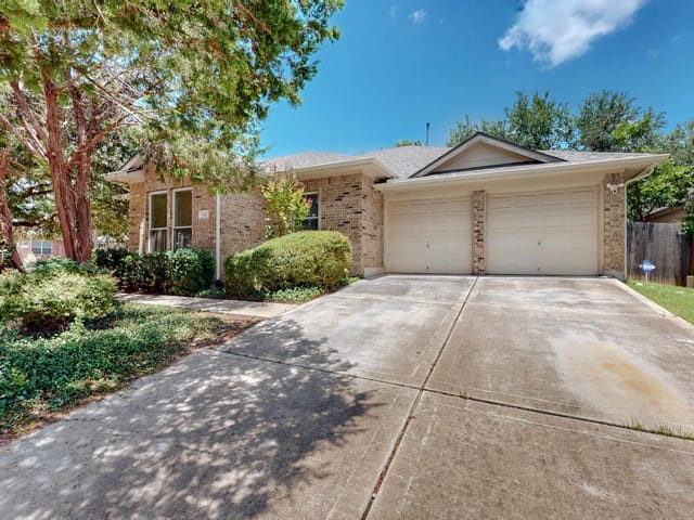 360 Canterbury DR