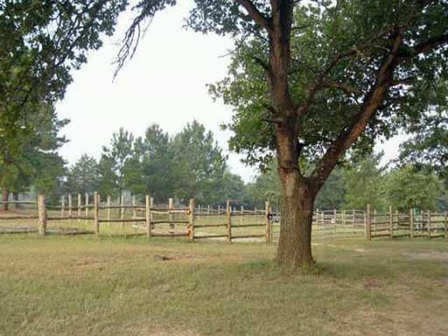 360 Farris LN