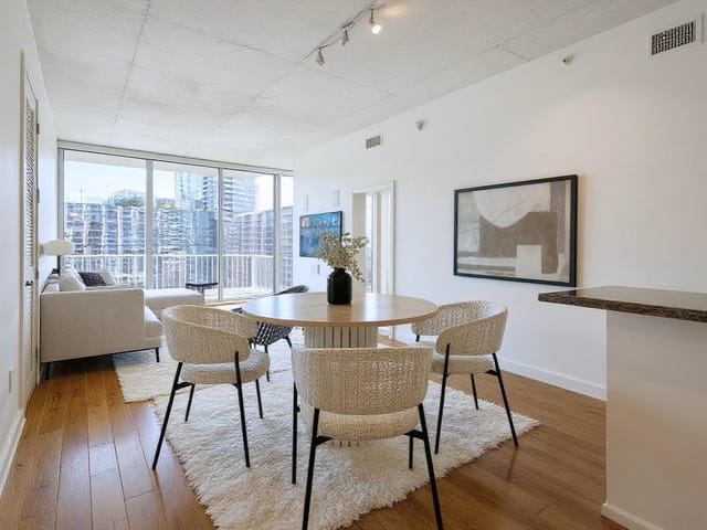 360 Nueces ST Unit #1411