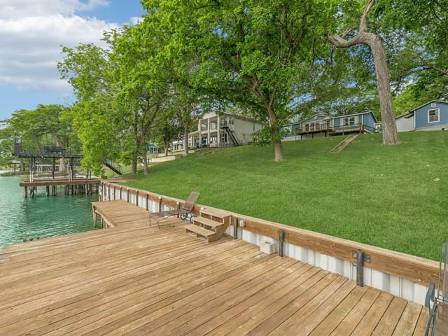 360 Shangrila Ln