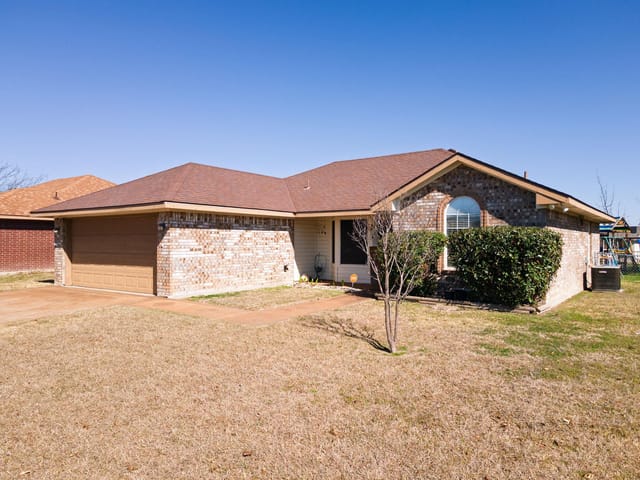 3606 Julia LN