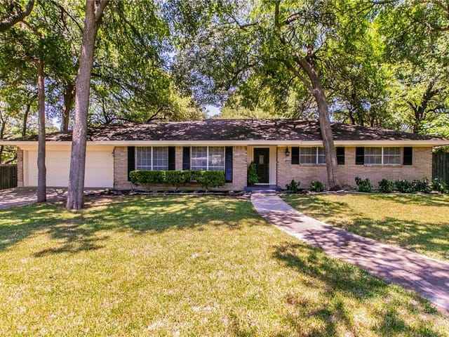 3606 Meadow Oaks DR