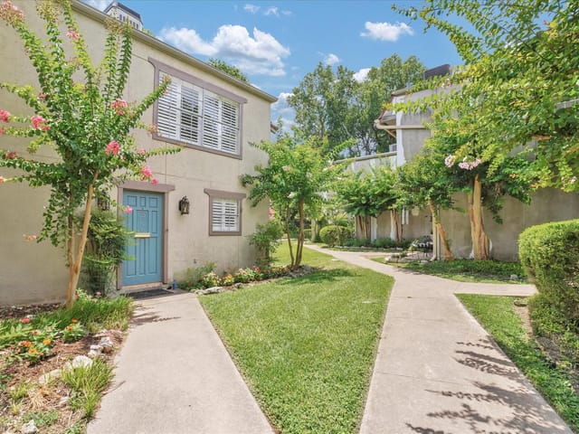 3611 Las Colinas DR Unit #E