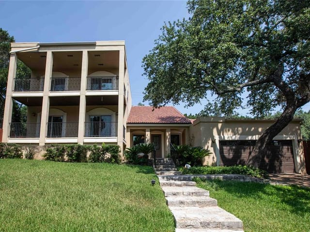 3613 Peregrine Falcon Dr