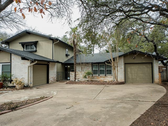 3615 E Summit BND