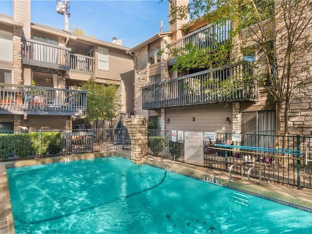 3627 Menchaca RD Unit #208