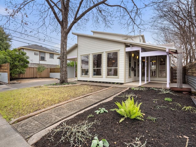 37 Salina St