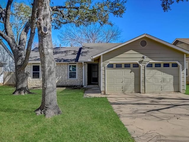 3700 Alexandria Dr
