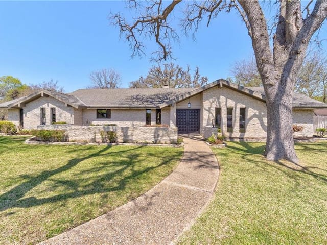 3700 Saddlestring Trl