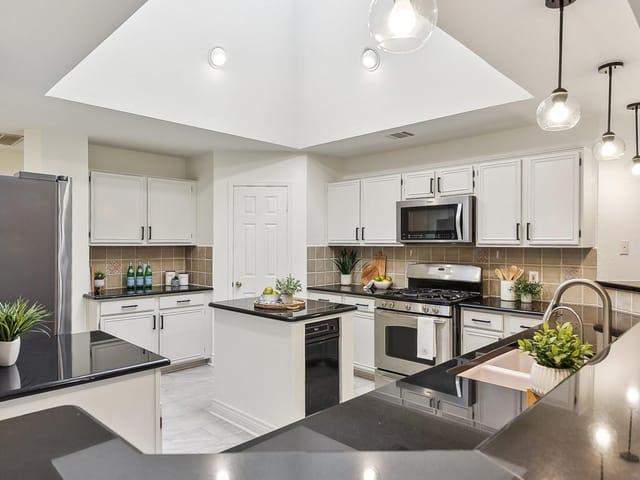 3702 Clendenin Ct