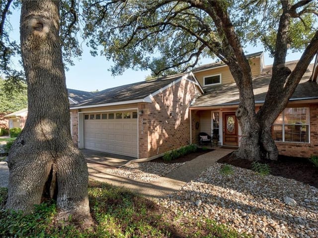 3704 Williamsburg CIR
