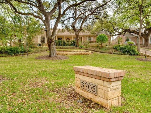 3705 Balcones DR