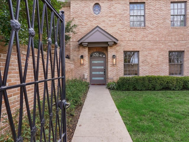 3705 Gilbert St Unit #B