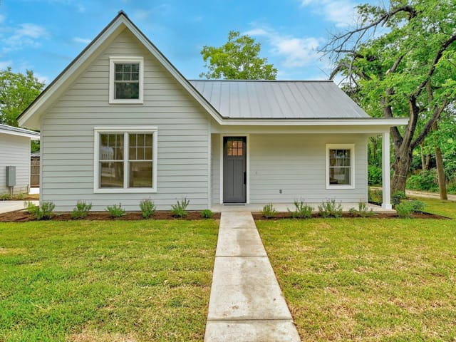 3705 Jackson Ave