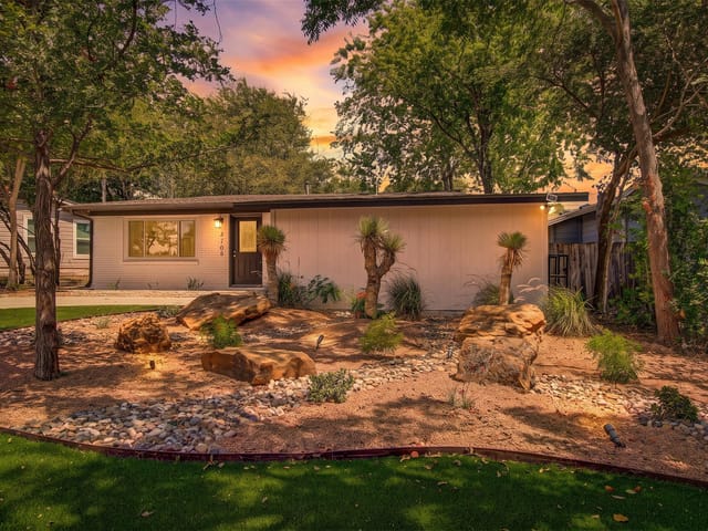 3705 Tower View CT
