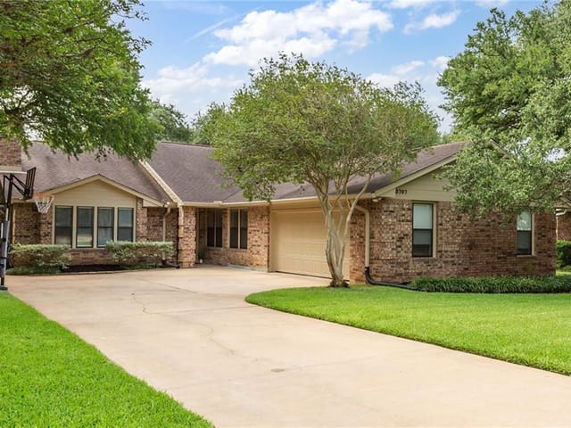 3707 Apache Forest Dr
