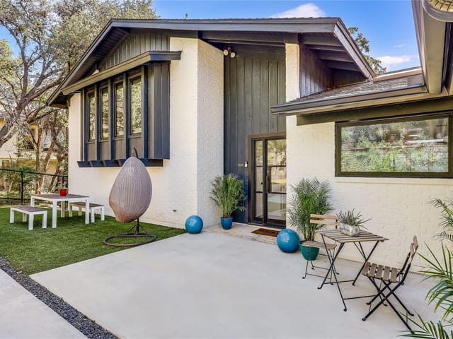 3707 Highland View Dr
