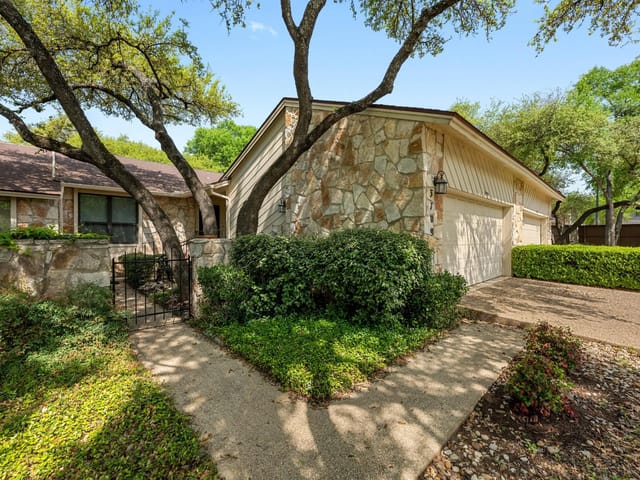 3709 Claburn Dr