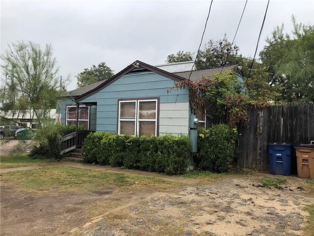 3709 N Interstate 35