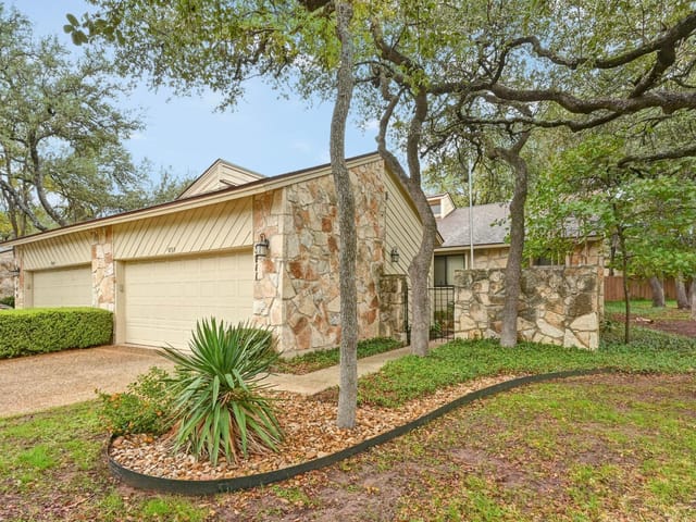 3711 Claburn Dr