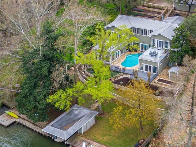 3711 Westlake Dr