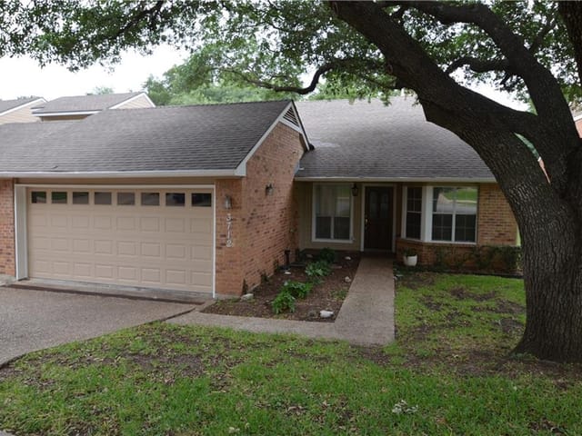 3712 Williamsburg Cir