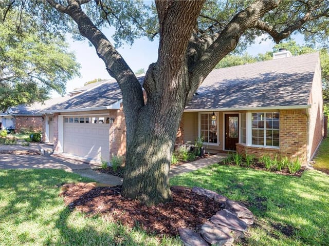 3712 Williamsburg Cir