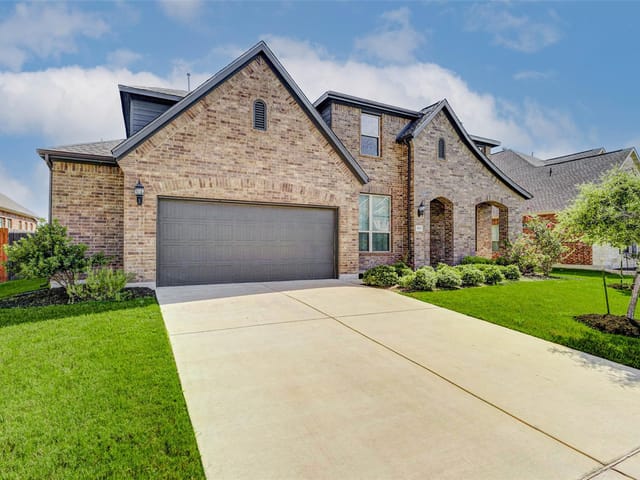 3713 Eva Marie Ct