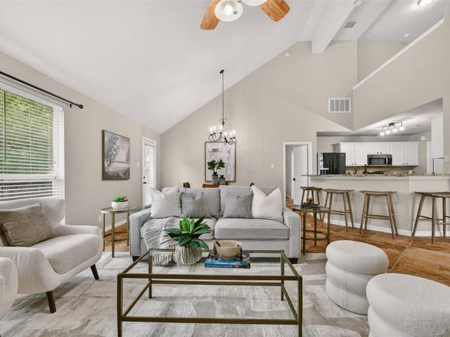 3713 Norman LOOP