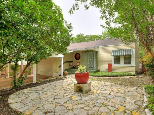 3715 Robinson Ave