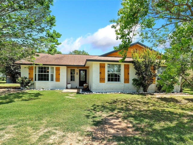 372 Hidden Oaks DR