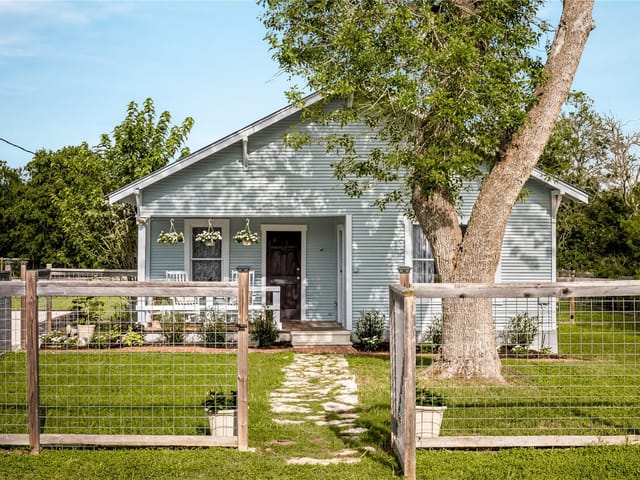 372 Old Lockhart RD