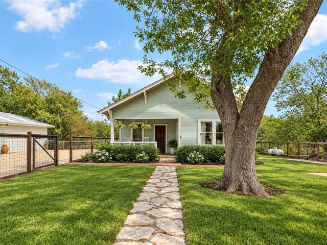 372 Old Lockhart RD