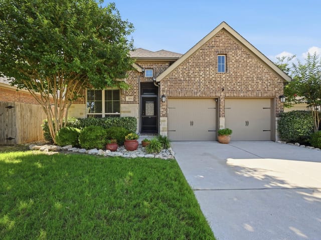 373 LACEY OAK LOOP
