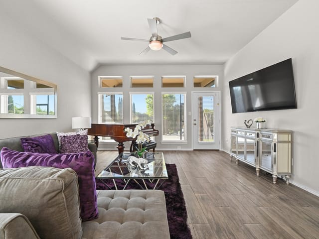 373 LACEY OAK LOOP