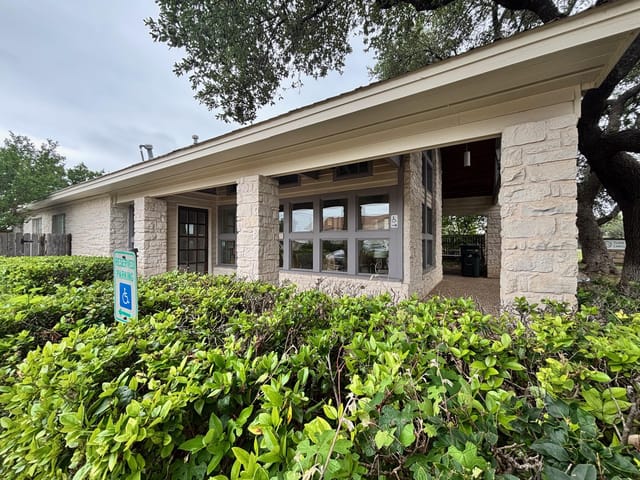 3737 Williams DR