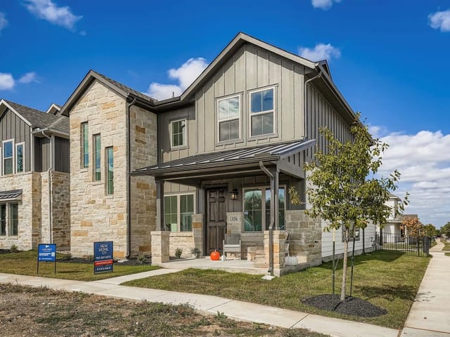 376 Orleanian Dr