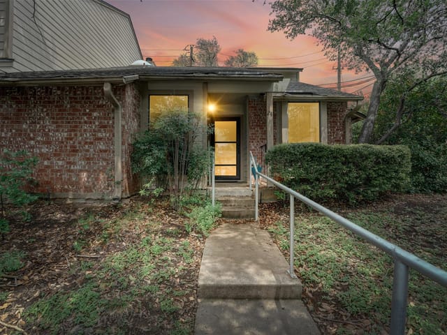 3801 MENCHACA RD Unit #24